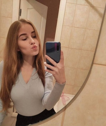 Мои услуги — настоящая палитра удовольствий, которую облегчают мои золотые ручки, нежные губки и красивое тело 😈 Я умею доставлять наслаждение, которому нет равных: классический секс, оральные ласки, нежный и страстный эротический массаж – всё в рамках твоих фантазий. У меня есть много отзывов, где мои клиенты пишут о моей безупречной работе. На фото ты можешь увидеть мою изумительную внешность, которая не оставит тебя равнодушным. Люблю чувственные встречи и откровенные разговоры – звони и мы создадим незабываемые моменты в Москве! 💖 9356, 21 год